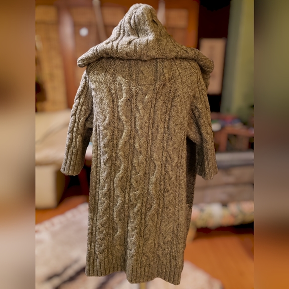 Abercrombie & Fitch pewter cable knit duster w short sleeves and hood. Medium - Picture 10 of 13